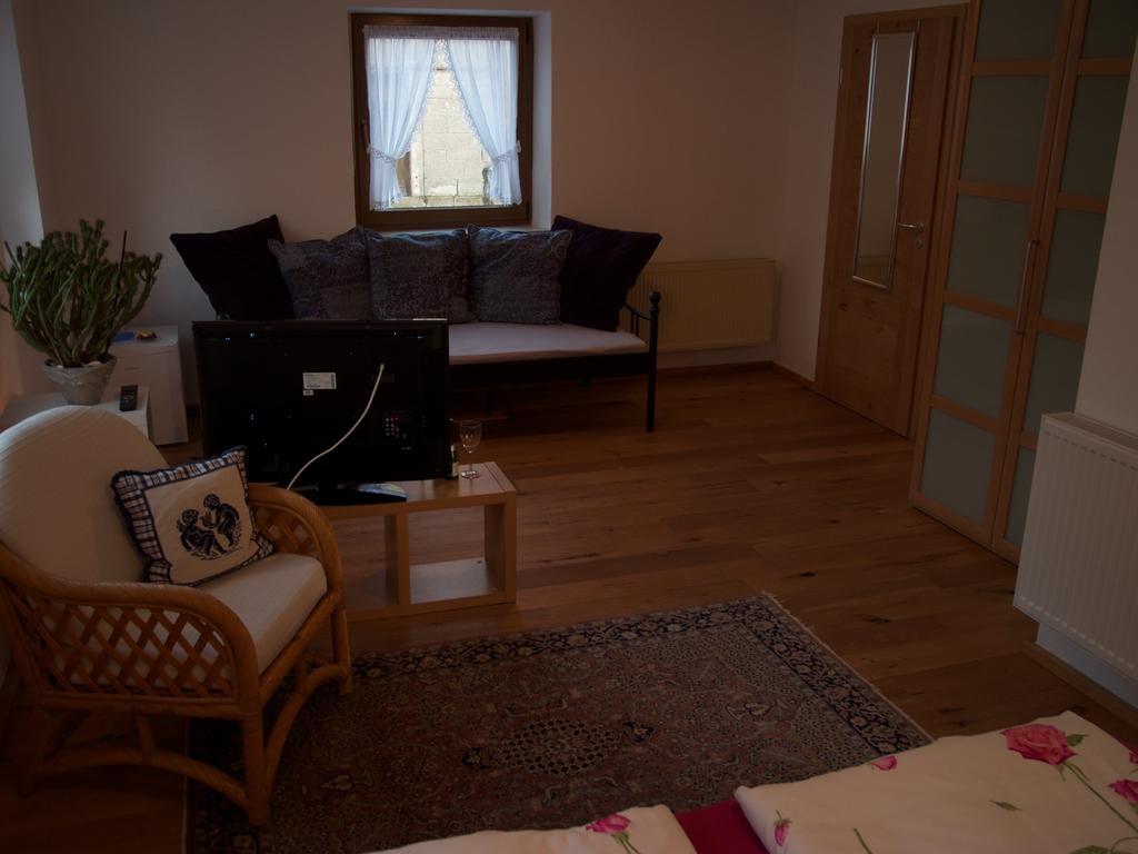 Bed and Breakfast Atelier Reinhart à Rauhenebrach Extérieur photo
