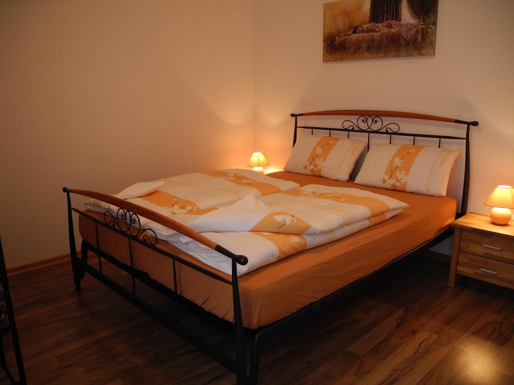 Bed and Breakfast Atelier Reinhart à Rauhenebrach Extérieur photo